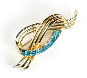 coro brooch after rhinestone repair